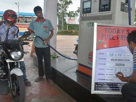 Petrol price slashed for 10th consecutive; Find out today's price here
