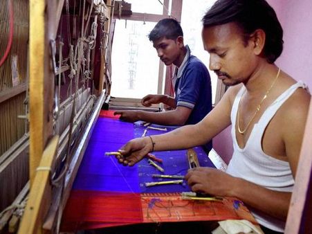 Varamahalakshmi festival gift: KSIC to sell silk sarees at Rs 4,500