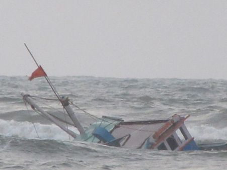 Andhra Pradesh: 2 dead, 5 missing after boat capsizes in East Godavari