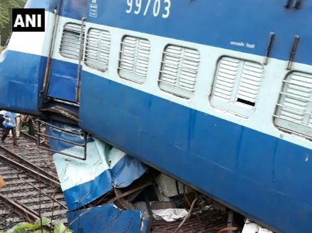 Maharashtra: Madurai express derailed in Khandala; none hurt