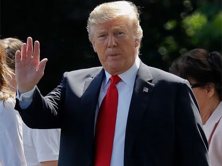 Donald Trump tweets, hits links before high-stakes Putin meeting