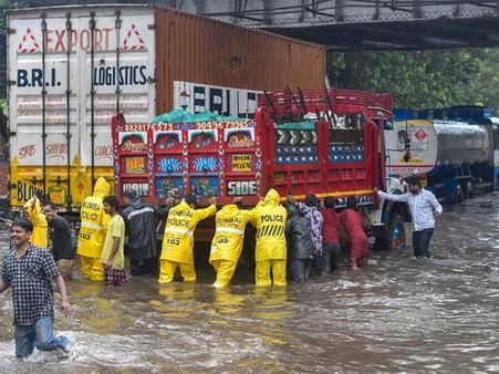 Weather forecast for July 4: Heavy rains to lash Mumbai