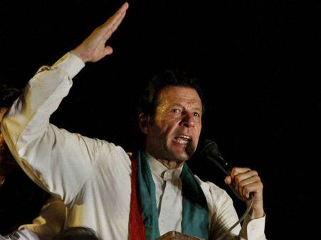 Imran Khan inching closer to form govt in Pakistan