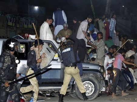 50 injured in clashes between PML-N workers, police in Lahore
