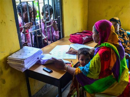 Govt to help Assam govt set up 1,000 foreigners tribunals