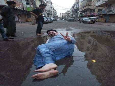 Is Pakistani politician’s 'odd' campaign to ask for votes inspired by <i>Swachh Bharat Abhiyan</i>?