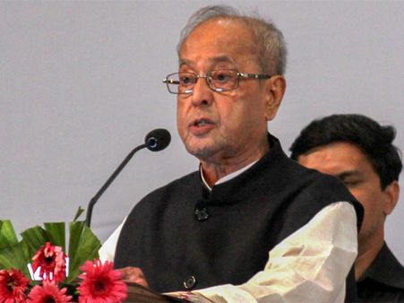Day after praising EC, Pranab Mukherjee raises concerns over EVM tampering