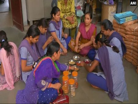 This Raksha Bandhan buy beautiful <i>rakhis</i> made by visually-challenged girls of Gujarat