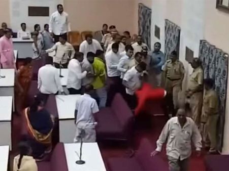 Corporator thrashed for opposing tribute to Atal Bihari Vajpayee