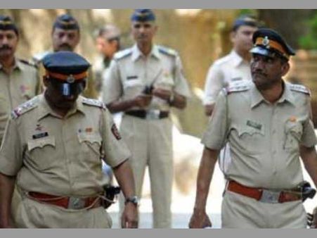 Woman beats up constable after he slaps her brother