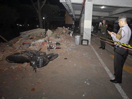 91 dead after 7.0 earthquake hits Indonesia's Lombok island