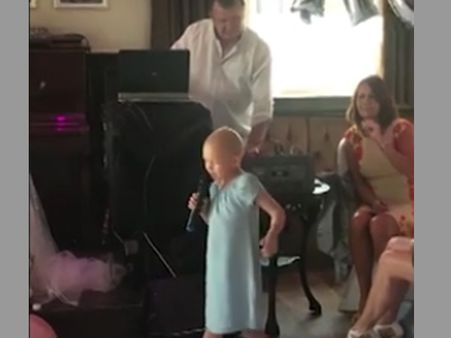 This girl suffering from cancer has no reason to feel depressed; see what she does at a party