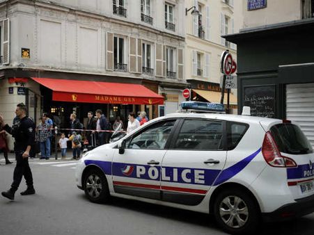 2 killed, 1 injured in knife attack in Paris; Islamic State claims responsibility