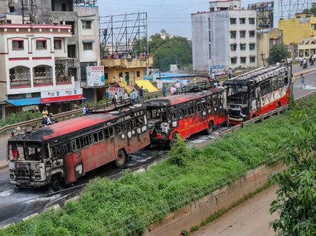 Quota stir: Maratha Kranti Morcha begins ‘jail bharo’ agitation in Mumbai