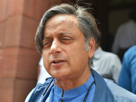 Swami Vivekananda might get Agnivesh-like treatment if he were to come today: Tharoor