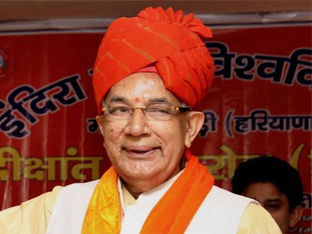 Outgoing Haryana governor, Solanki accorded warm farewell