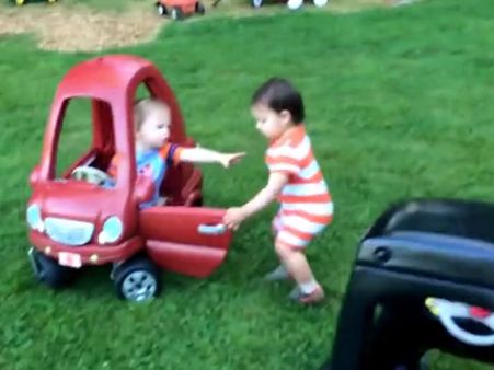 The twins are having a serious fight and they can’t even talk!