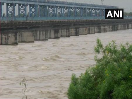 UP: Flood like situation in Kanpur after Ganga river swells again