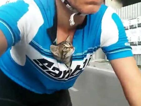 This Istanbul cyclist did a wonderful job on way to his training