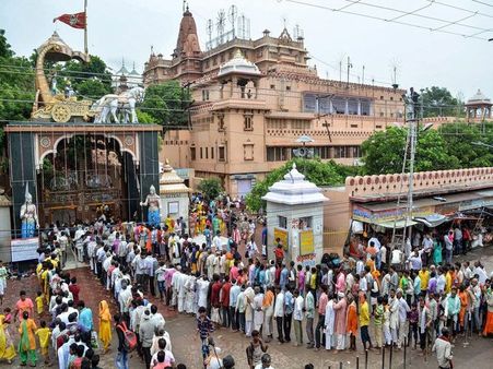 Janmashtami 2018: Lakhs throng Mathura, massive rush at Sri Krishna Janamsthan temple