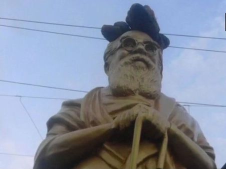 Tamil Nadu: Periyar statue vandalised, footwear found on its head in Tirupur