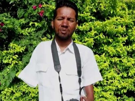 This challenged man wanted to do something that requires arms & he is doing it in style!