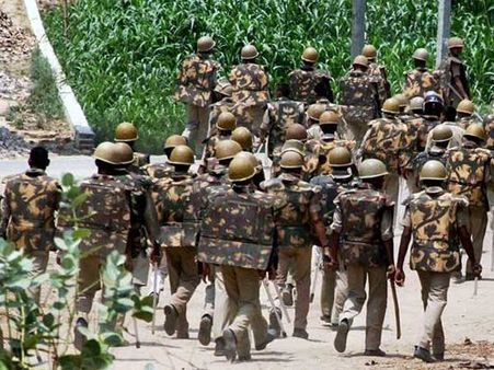 STF nabs two dacoits