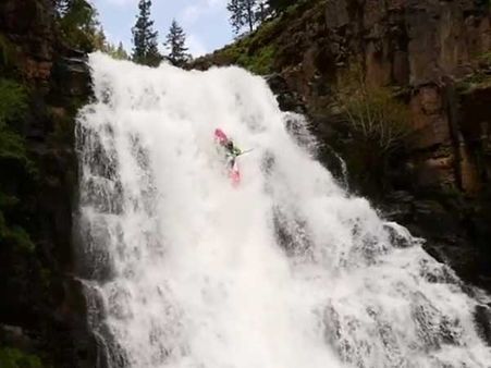 This man’s jaw-dropping act leaves us stunned… and he is an expert in this