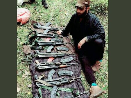 J&K: Cop who decamped with 7 AK-47 rifles joins Hizbul