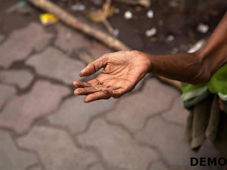Sri Lanka: Mute beggar on bus suddenly starts talking