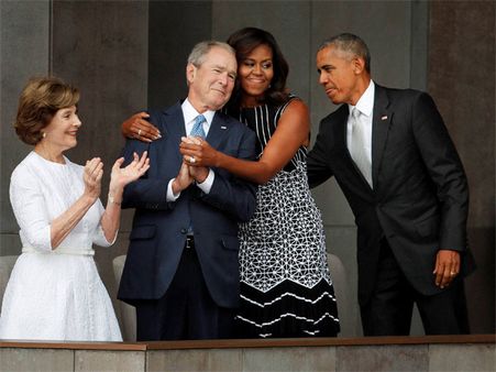 An ex-US prez & ex-first lady were doing something at McCain’s funeral and the media saw it