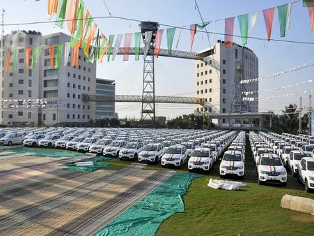 Surat company to give cars as incentives to 600 employees, PM Modi to hand over keys to two of them