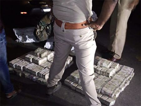 Fake currency worth Rs 1.50 lakh seized in Gujarat