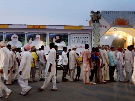 Dera Sacha Sauda supporters getting united in Rajasthan before Assembly elections