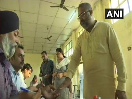 Jammu and Kashmir municipal elections: 56.7% voter turnout recorded, 8.2% votes cast in Valley