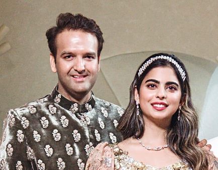 After Tirupati, Sri Ramanathaswamy temple, Mukesh Ambani offers Isha's wedding invite at Guruvayur