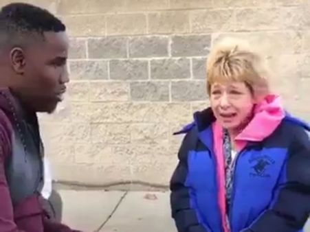 How these two men treated the elderly woman has deeply touched the Internet