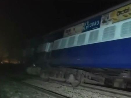 UP: Six coaches of empty rake derail in Rampur