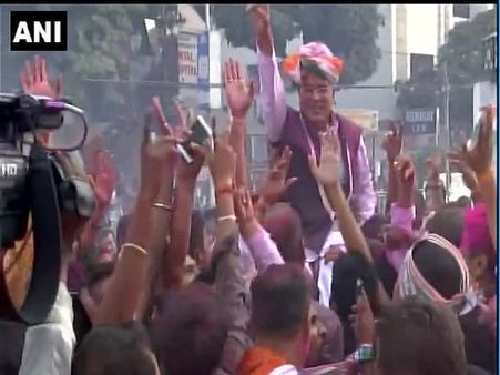 Chhattisgarh: Congress workers begin celebrations as Raman Singh's 15-year rule comes to end