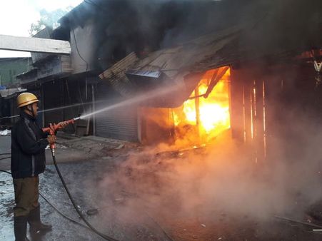 WB: Fire breaks out in Siliguri clothes market, four fire tenders rushed to spot