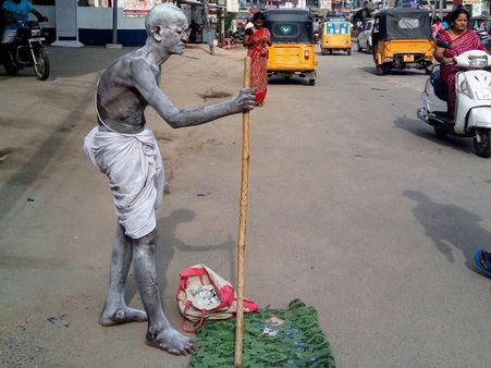 Elderly man, who gave up farm work & dressed up like Gandhi on roads to earn, knocked down by car