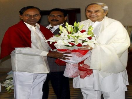 Federal Front: KCR meets Patnaik, calls for unification of regional parties against BJP, Cong