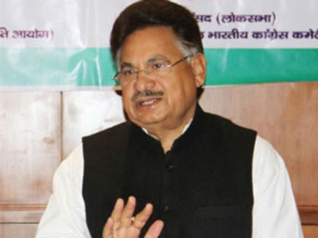 Congress delegation meets EC over unauthorised entry into EVM strongroom in Chhattisgarh