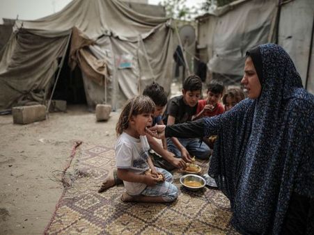 UN food programme to cut aid to poor Palestinians as US slashes funding