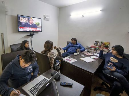 Akhilesh Yadav tweets photo with family amidst CBI trouble