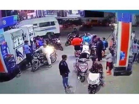 Bengaluru: Man slaps 35-year-old woman at petrol pump after altercation