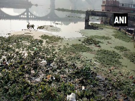Cleanest Gomti bank loses its charm to filth, pollution; Devotees return without taking holy dip