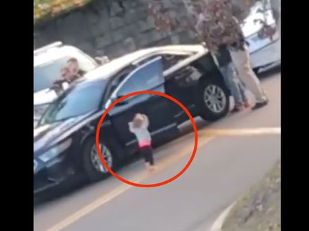 Video: Toddler gets out of car and walks to police officer with hands up