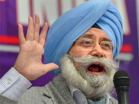 After quitting AAP, HS Phoolka meets BJP leader Vijay Goel