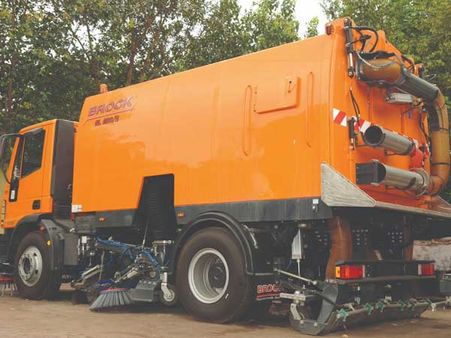 Mechanical sweeping begins at Noida